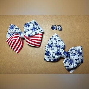 4x3 inch hair bows on alligator clips. Mom matching earrings.